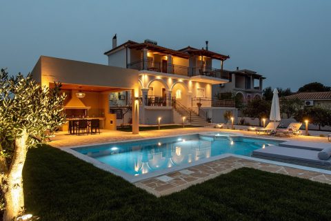 Paris Family Villa