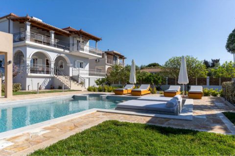 Paris Family Villa