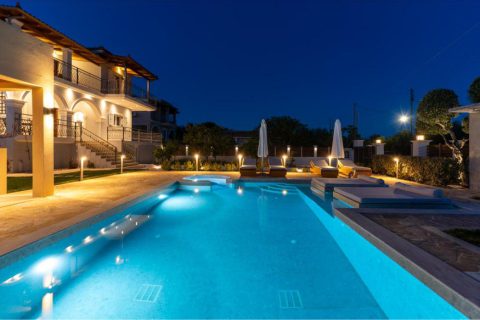 Paris Family Villa