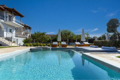Paris Family Villa