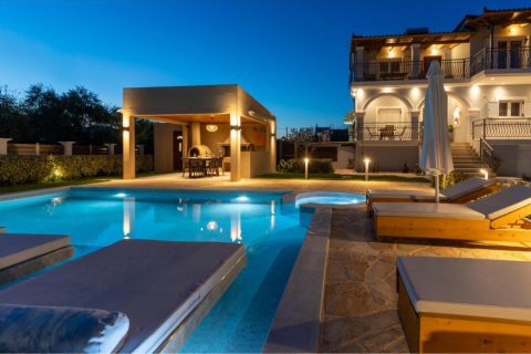 Paris Family Villa