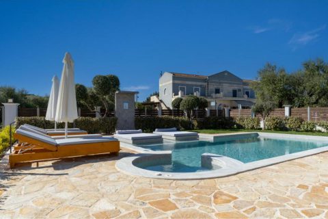 Paris Family Villa