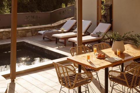 Ilision Contemporary Living Condo IΙ