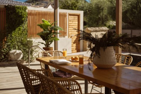 Ilision Contemporary Living Condo IΙ