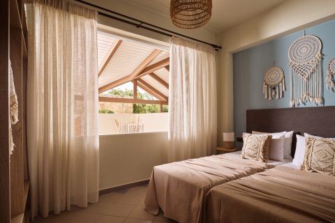 Ilision Contemporary Living Condo IΙ