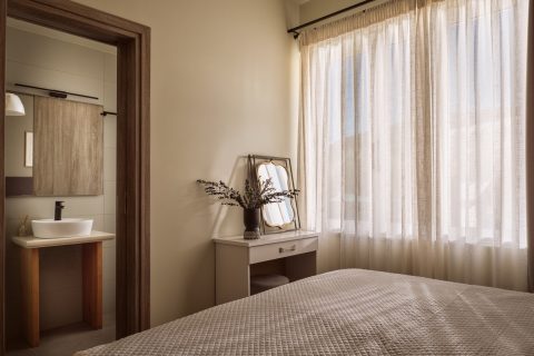 Ilision Contemporary Living Condo IΙ