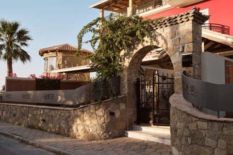 Ilision Contemporary Living Condo IΙ